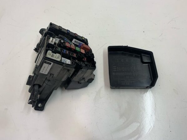CAJA RELES / FUSIBLES TOYOTA YARIS