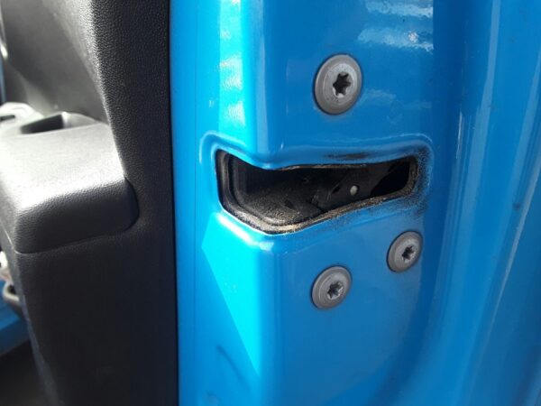 CERRADURA PUERTA DELANTERA DERECHA TOYOTA AYGO