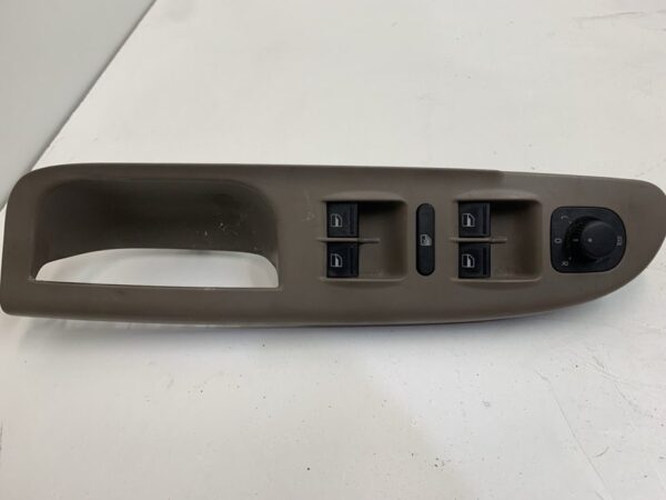 MANDO ELEVALUNAS DELANTERO IZQUIERDO  VOLKSWAGEN PASSAT BERLINA