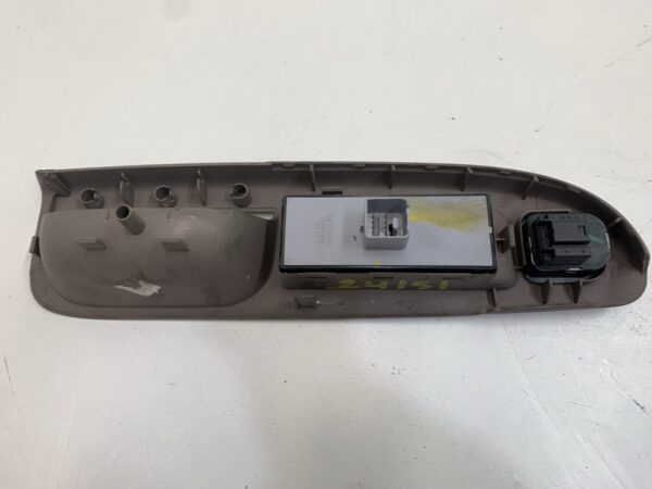 MANDO ELEVALUNAS DELANTERO IZQUIERDO  VOLKSWAGEN PASSAT BERLINA - Imagen 2