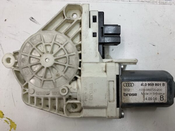 MOTOR ELEVALUNAS DELANTERO IZQUIERDO AUDI Q7