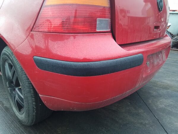 PARAGOLPES TRASERO VOLKSWAGEN GOLF IV BERLINA