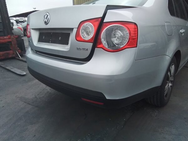 PARAGOLPES TRASERO VOLKSWAGEN JETTA - Imagen 2