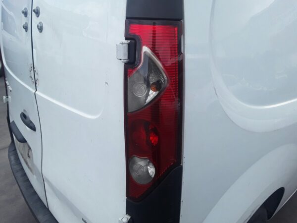 PILOTO TRASERO DERECHO RENAULT KANGOO