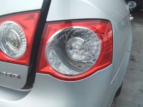 PILOTO TRASERO DERECHO VOLKSWAGEN JETTA