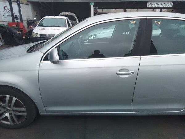 PUERTA DELANTERA IZQUIERDA VOLKSWAGEN JETTA