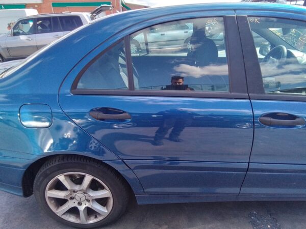 PUERTA TRASERA DERECHA MERCEDES CLASE C  BERLINA