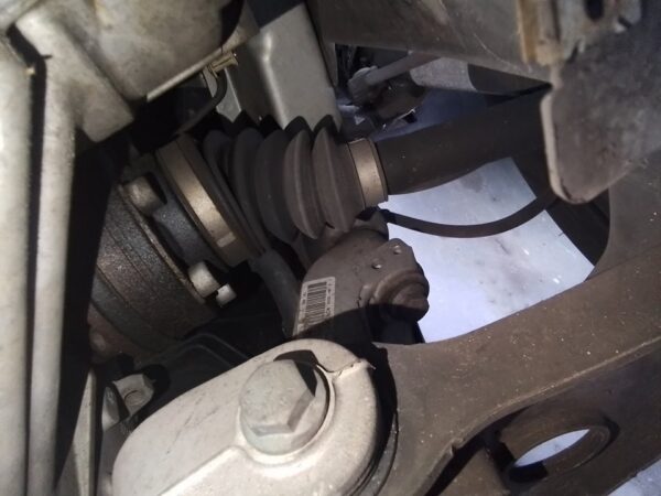 TRANSMISION DELANTERA IZQUIERDA VOLKSWAGEN JETTA - Imagen 2