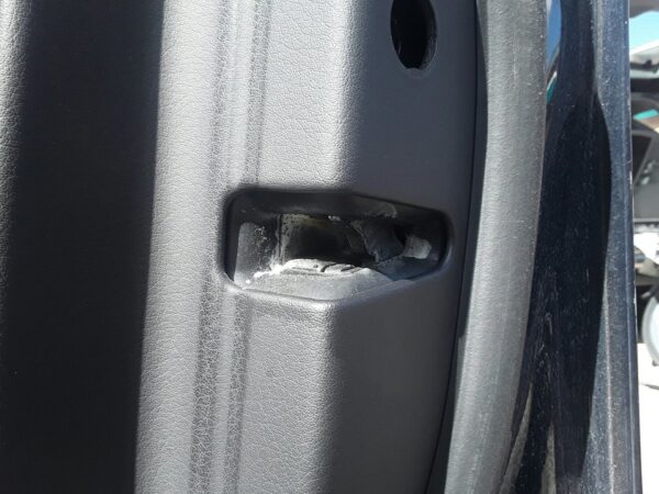 CERRADURA PUERTA DELANTERA DERECHA AUDI A6 BERLINA
