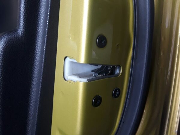 CERRADURA PUERTA DELANTERA DERECHA MAZDA 2 LIM.