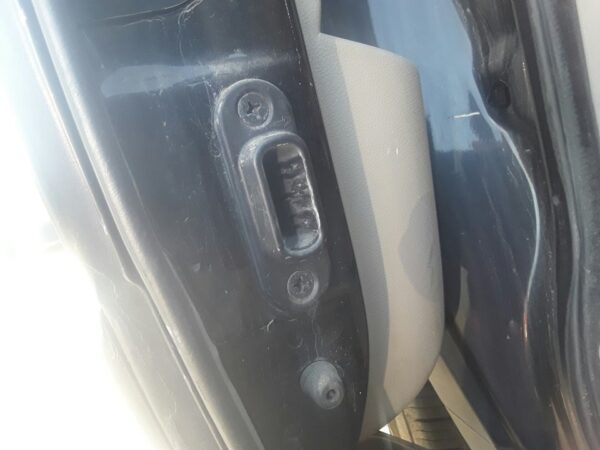 CERRADURA PUERTA TRASERA DERECHA  KIA CARNIVAL