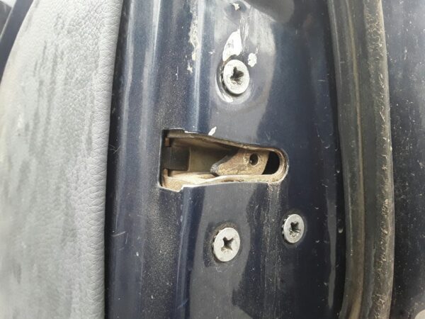 CERRADURA PUERTA TRASERA DERECHA  NISSAN PATROL