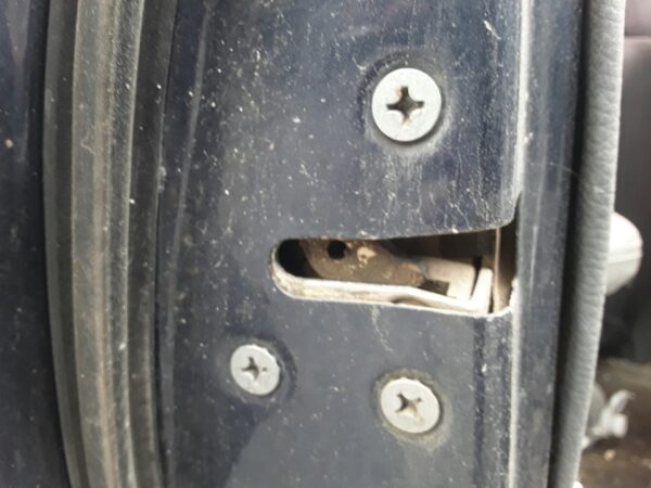 CERRADURA PUERTA TRASERA IZQUIERDA  NISSAN PATROL