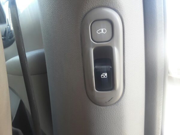 ELEVALUNAS TRASERO DERECHO KIA CARNIVAL