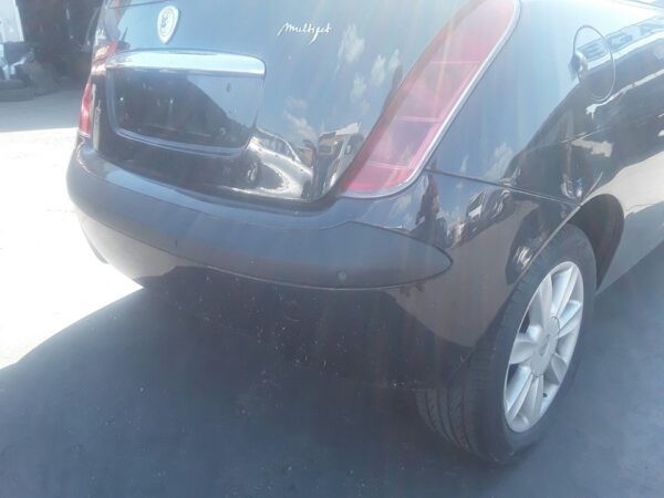 PARAGOLPES TRASERO LANCIA YPSILON - Imagen 2