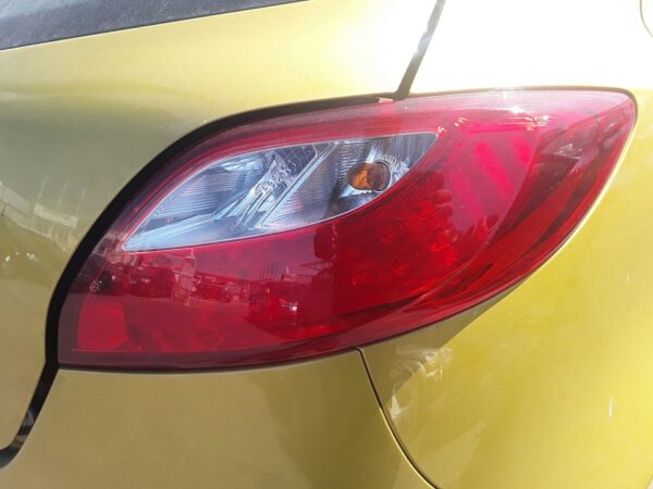 PILOTO TRASERO DERECHO MAZDA 2 LIM.
