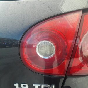 PILOTO TRASERO DERECHO INTERIOR VOLKSWAGEN GOLF V BERLINA