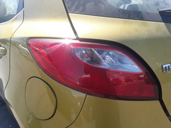 PILOTO TRASERO IZQUIERDO MAZDA 2 LIM.