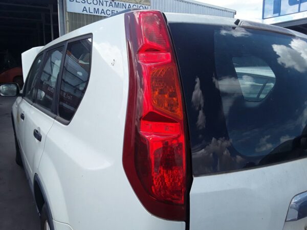 PILOTO TRASERO IZQUIERDO NISSAN X-TRAIL
