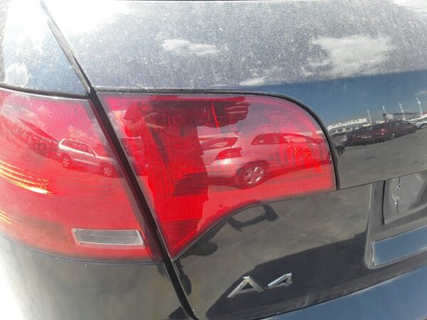 PILOTO TRASERO IZQUIERDO INTERIOR AUDI A4 AVANT
