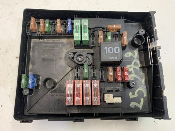 CAJA RELES / FUSIBLES VOLKSWAGEN GOLF V BERLINA