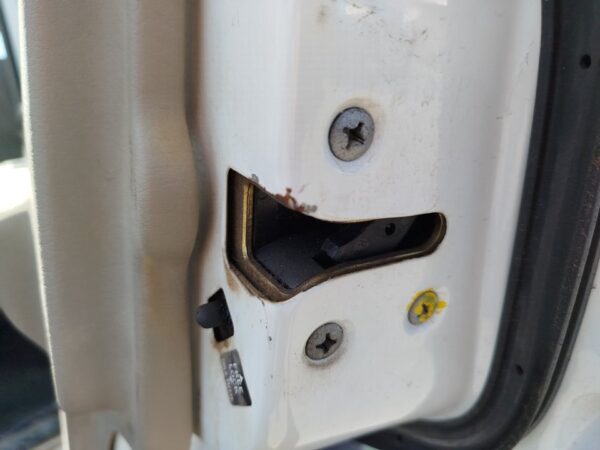 CERRADURA PUERTA TRASERA DERECHA  NISSAN TERRANO/TERRANO.II