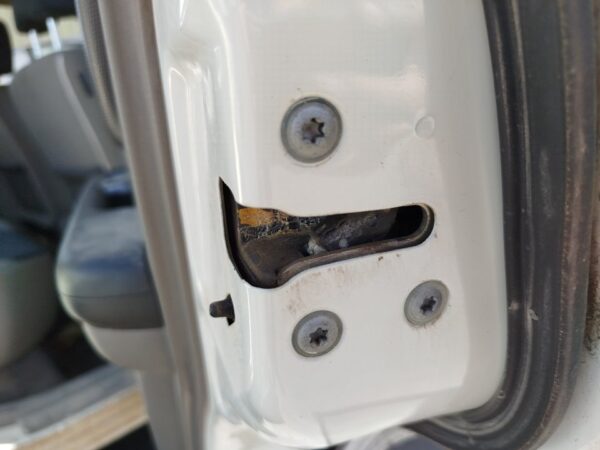 CERRADURA PUERTA TRASERA DERECHA  NISSAN X-TRAIL