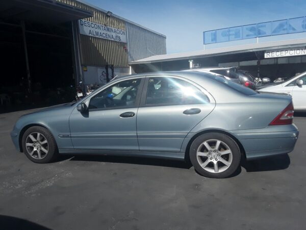 PARAGOLPES DELANTERO MERCEDES CLASE C  BERLINA - Imagen 9