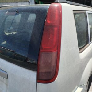 PILOTO TRASERO DERECHO NISSAN X-TRAIL