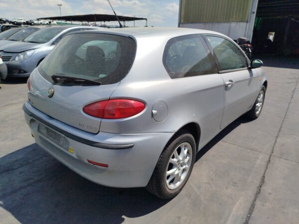 PILOTO TRASERO IZQUIERDO INTERIOR ALFA ROMEO 147 - Imagen 4