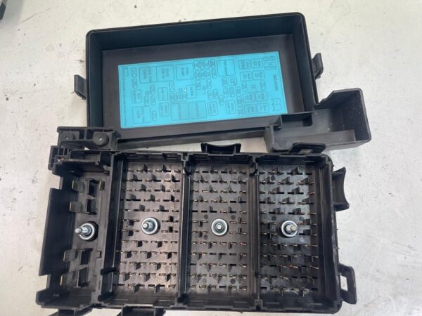 CAJA RELES / FUSIBLES CHEVROLET EPICA - Imagen 3