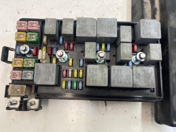 CAJA RELES / FUSIBLES CHEVROLET EPICA - Imagen 4