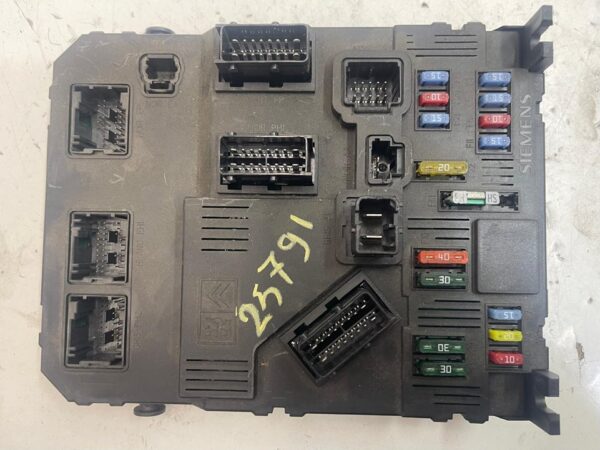CAJA RELES / FUSIBLES CITROEN C2