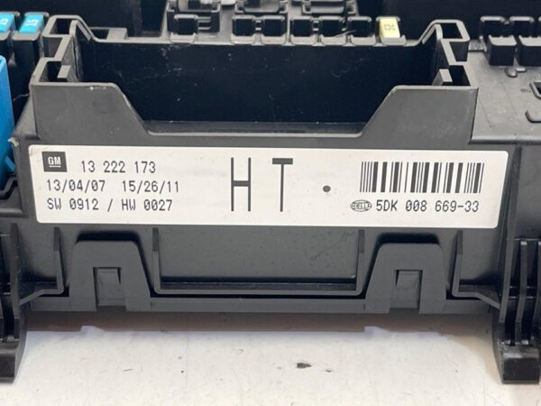 CAJA RELES / FUSIBLES OPEL ASTRA H BER. - Imagen 3