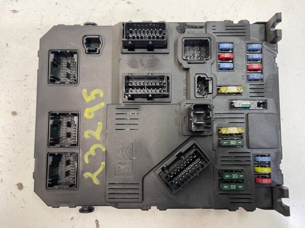CAJA RELES / FUSIBLES PEUGEOT 407