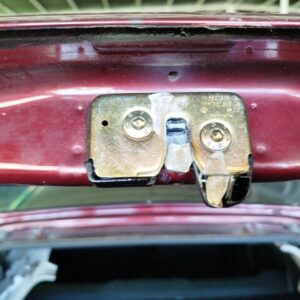 CERRADURA MALETERO / PORTON VOLKSWAGEN GOLF III BERLINA
