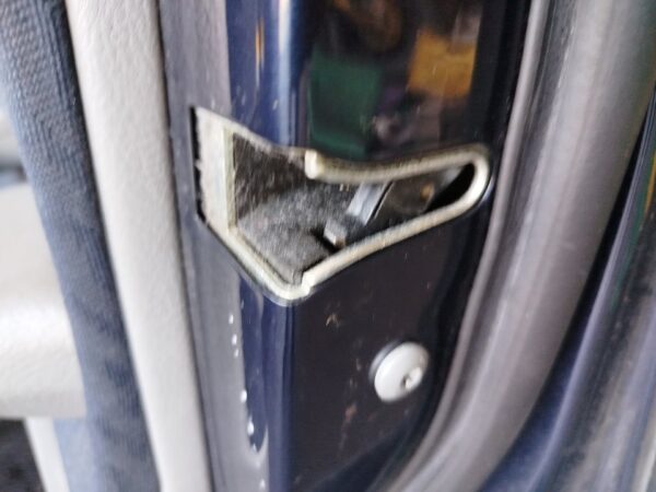 CERRADURA PUERTA DELANTERA DERECHA BMW SERIE 3 BERLINA