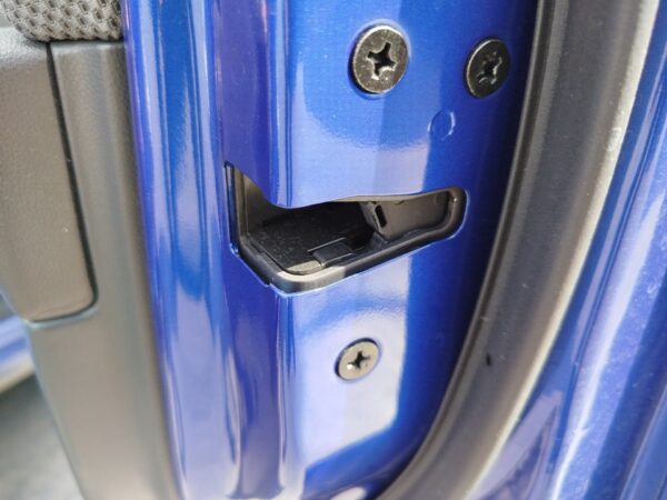 CERRADURA PUERTA DELANTERA DERECHA MAZDA 3 BERLINA