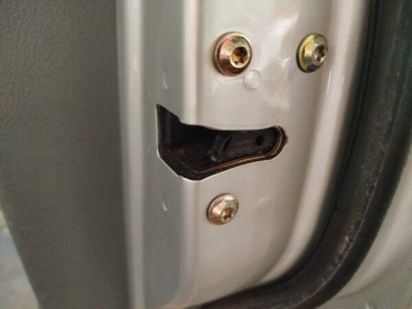CERRADURA PUERTA DELANTERA DERECHA SSANGYONG RODIUS
