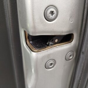 CERRADURA PUERTA DELANTERA DERECHA TOYOTA AVENSIS BERLINA