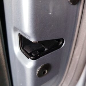 CERRADURA PUERTA DELANTERA DERECHA VOLKSWAGEN PASSAT BERLINA