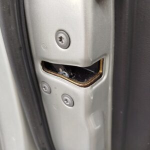 CERRADURA PUERTA DELANTERA IZQUIERDA  TOYOTA AVENSIS BERLINA