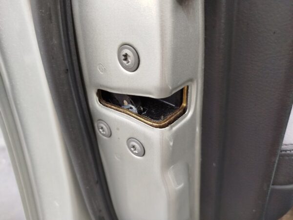 CERRADURA PUERTA DELANTERA IZQUIERDA  TOYOTA AVENSIS BERLINA