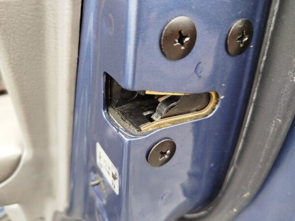 CERRADURA PUERTA TRASERA DERECHA  KIA SORENTO