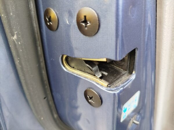 CERRADURA PUERTA TRASERA IZQUIERDA  KIA SORENTO