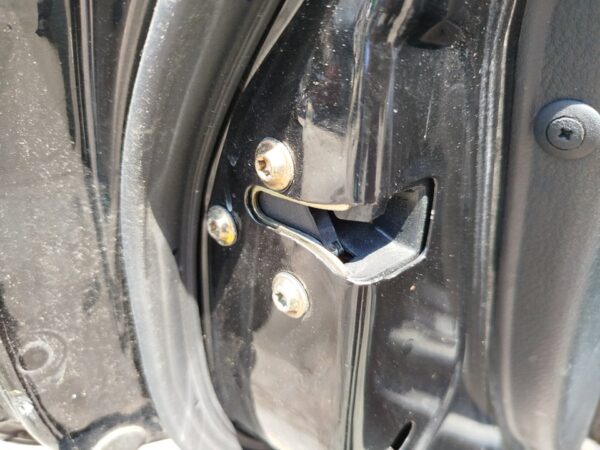CERRADURA PUERTA TRASERA IZQUIERDA  SSANGYONG REXTON