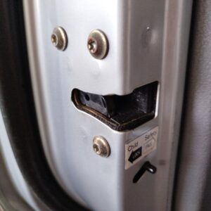 CERRADURA PUERTA TRASERA IZQUIERDA  SSANGYONG RODIUS