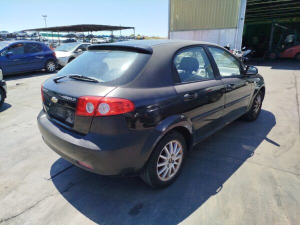PILOTO TRASERO IZQUIERDO INTERIOR CHEVROLET LACETTI - Imagen 4