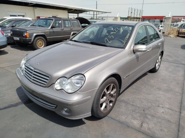 ALETA DELANTERA IZQUIERDA MERCEDES CLASE C  BERLINA - Imagen 8