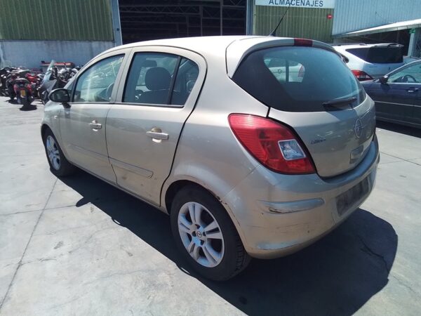 PILOTO TRASERO IZQUIERDO OPEL CORSA D - Imagen 9